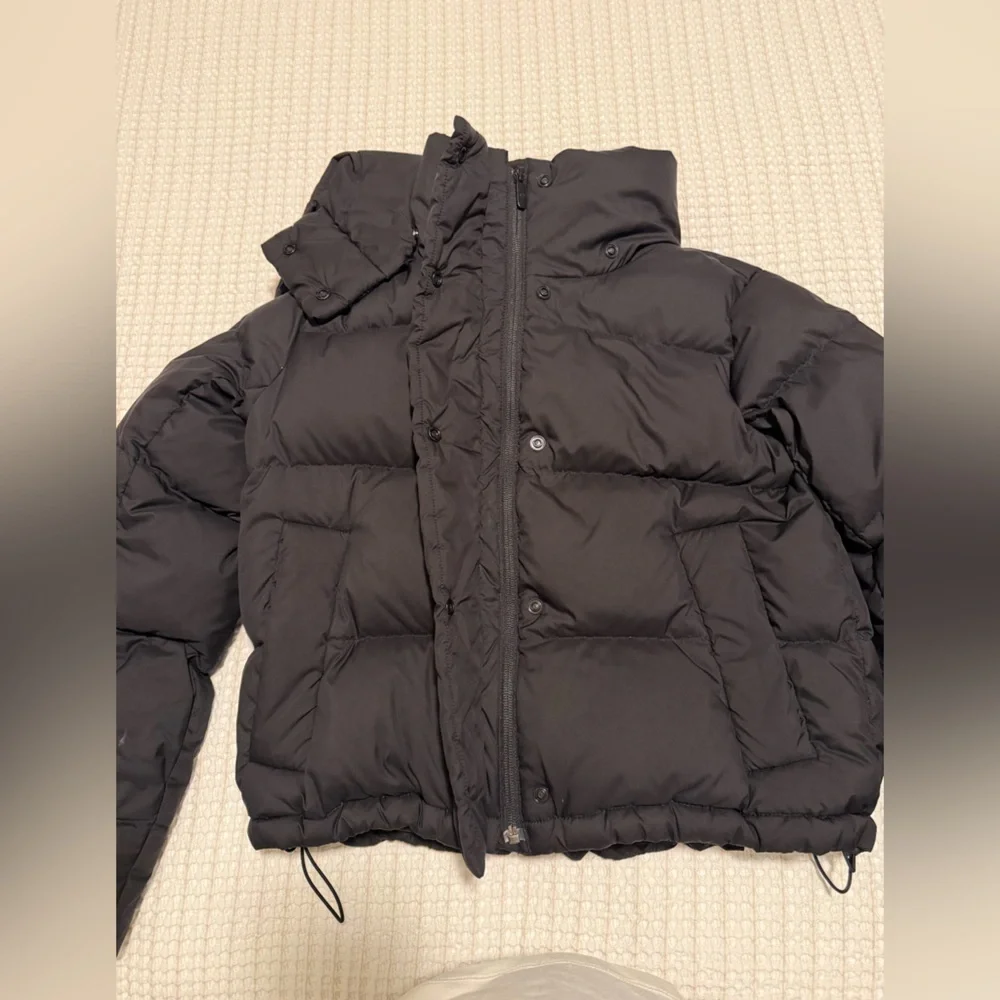 Women's lululemon Black Puffer Jacket - Picture 4 of 9